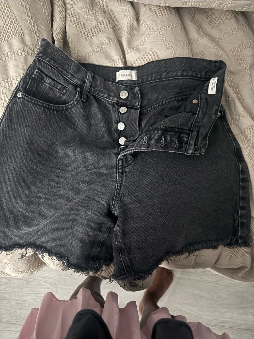 packing black mom shorts